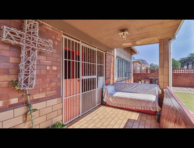 370M² BUSINESS CENTRE FOR SALE IN BRENTHURST